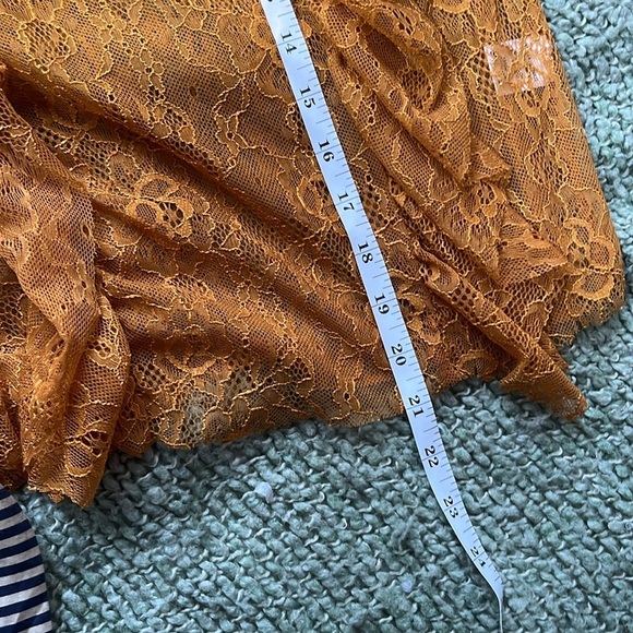 New Haute Monde Lace Full Flutter Honeyed Yellow Top S Sheer
New without tags - Picture 8 of 8